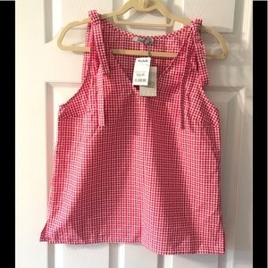 NEW WITH TAGS WOMEN’S TOP 🌺